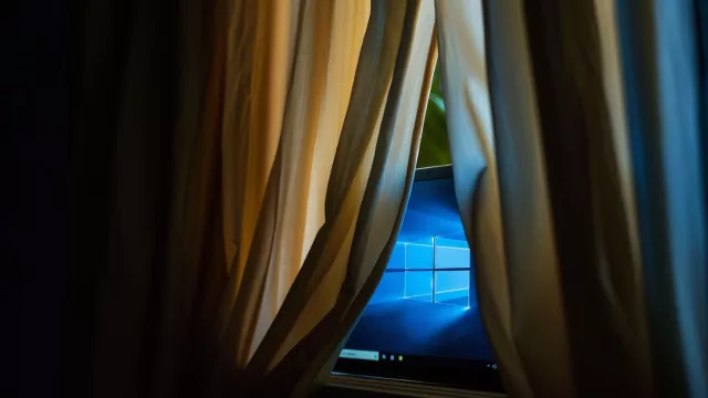 Laptop 10 s Windows 10 mizí za oponou