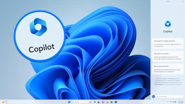 Windows 11 desktop s pruhem Copilota