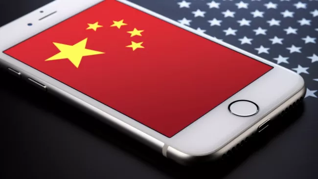 Smartphone s čínskou vlajkou