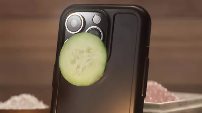 Apple iPhone 15 v reklamě na Google Pixel 8