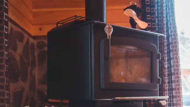 Horkovzdušný ventilátor na krbových kamnech