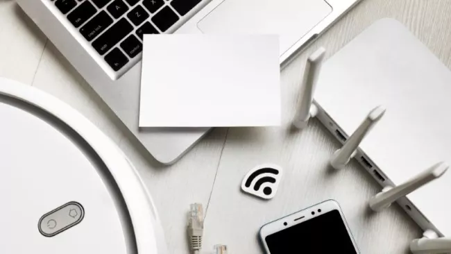 Digitální zařízení na pracovním stole