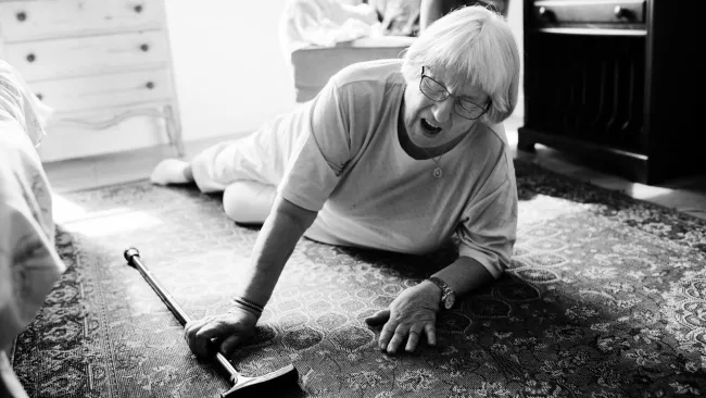 Starší žena v nebezpečí