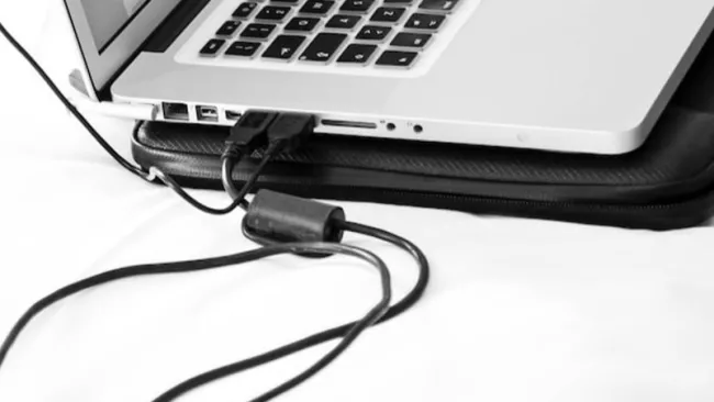 Připojovací kabely k notebooku