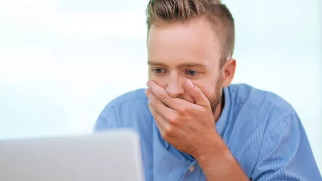 Muž podvedený na internetu