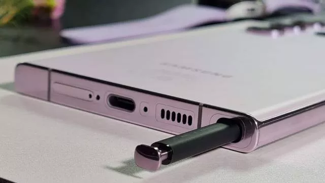 Smartphone Galaxy S23 se stylusem