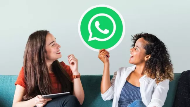 Dívky s logem WhatsApp