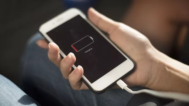 Nabíjení baterie v telefonu