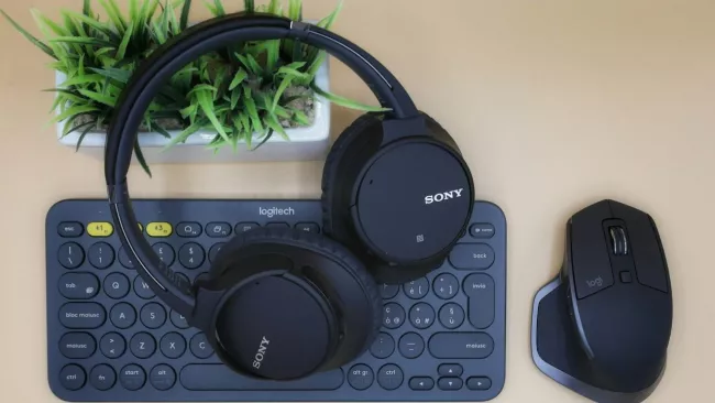 Bezdrátová klávesnice, myš a sluchátka
