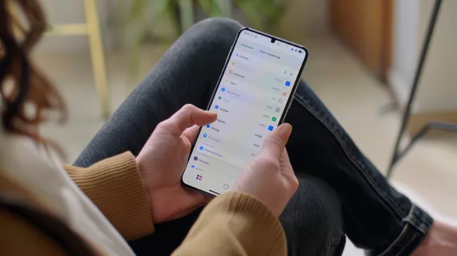 Žena se smartphonem v rukou