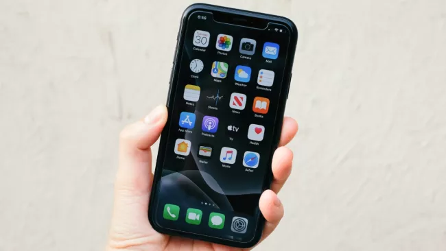 Telefon se snímkem obrazovky