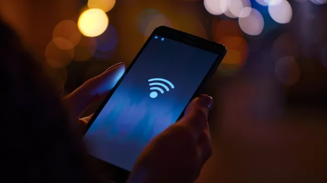 Symbol Wi-Fi na displeji mobilu