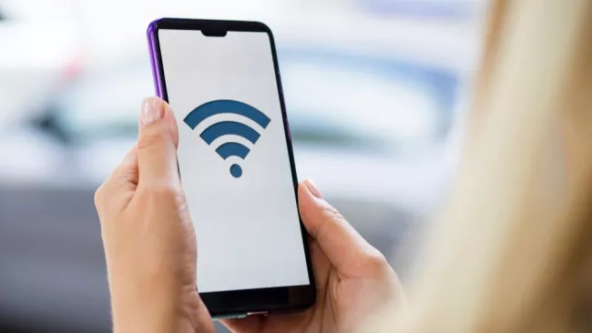 Symbol Wi-Fi na displeji mobilu