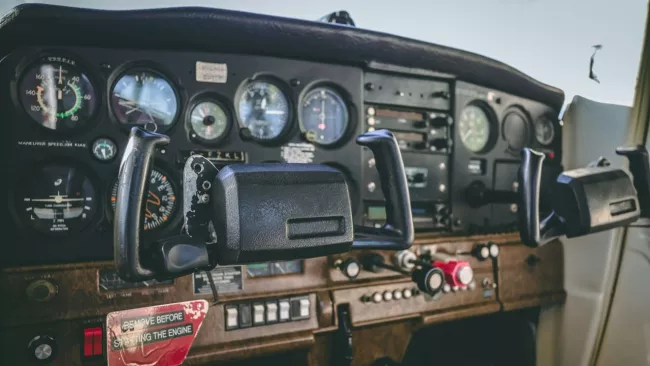 Ovládací prvky pro pilotáž