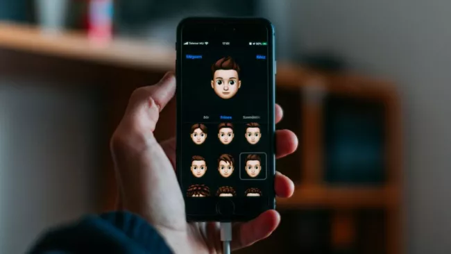 Odemykání mobilu skenem obličeje