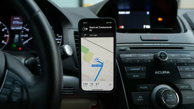 Navigace smartphonem ve voze