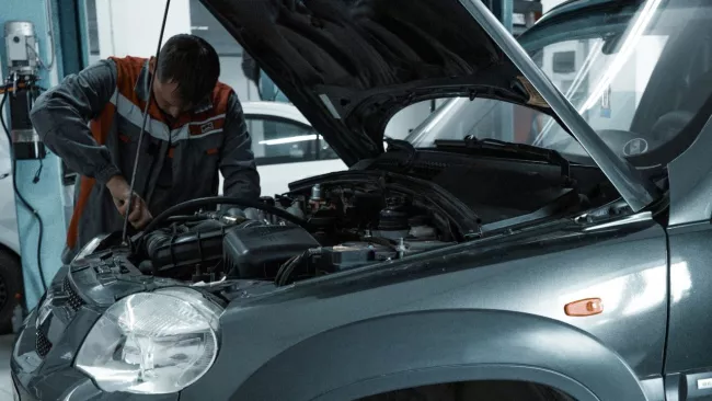 Oprava vozidla v servisu