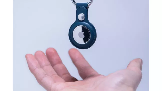 AirTag tracker