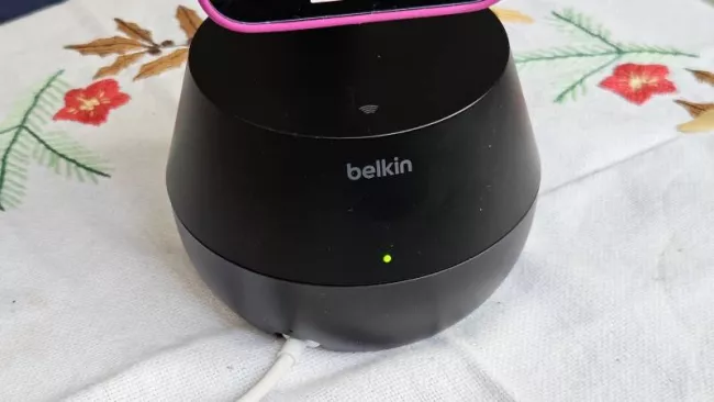 Belkin AutoTracking Stand Pro with DockKit