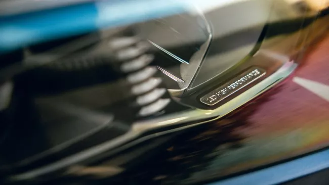 Matric LED světlomet na vozidle