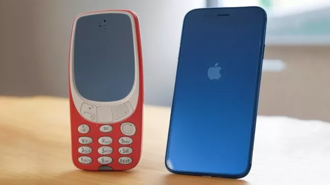 Nokia 3310 a iPhone
