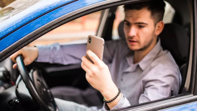 Řidič s telefonem