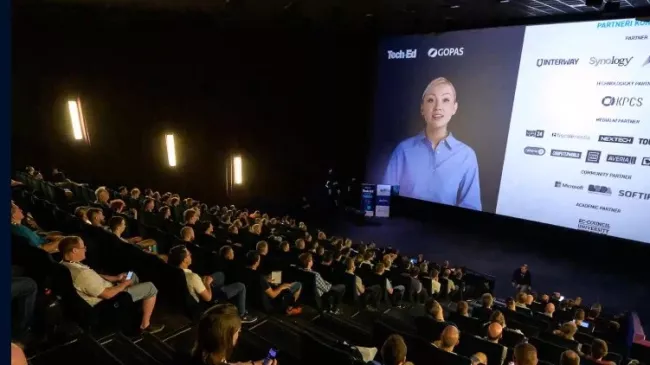 Konferenční sál s účastníky