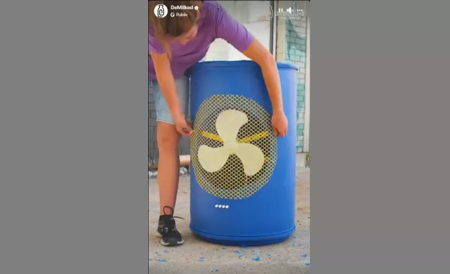 Klimatizace se suchým ledem, vyrobená z barelu