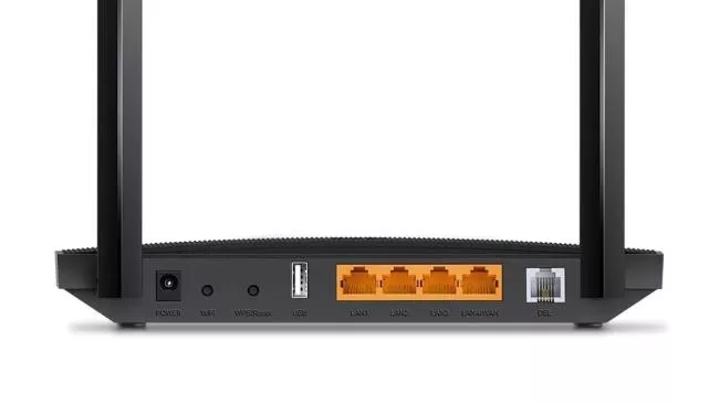 Router Asus a jeho zadní panel