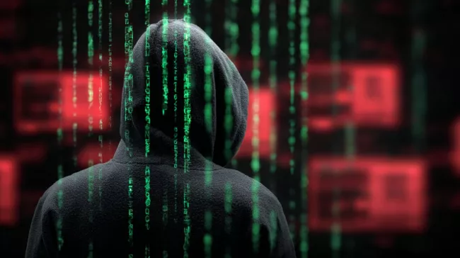 Silueta postavy připomínající hackera