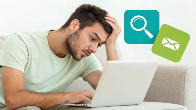 Zoufalý muž dohledává své e-maily