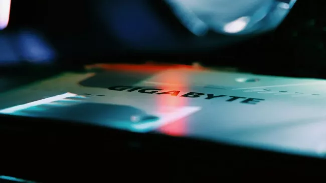 Hardware s logem Gigabyte