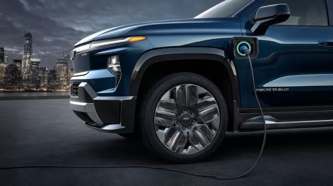 Elektrické SUV se právě nabíjí