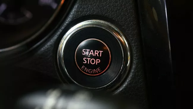 Tlačítko start-stop ve vozidle
