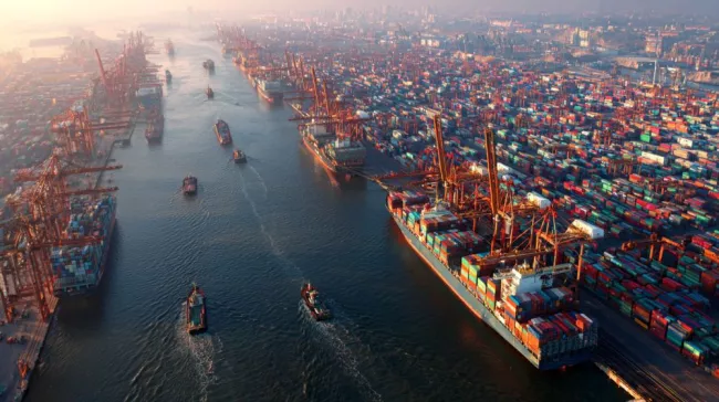 Nákladní přístav