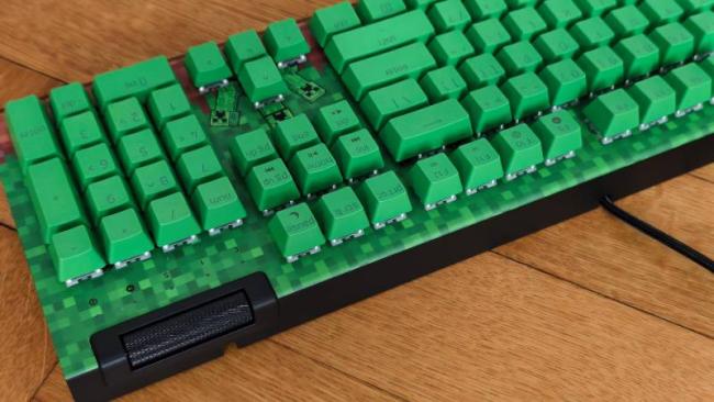 Razer BlackWidow V4 X Minecraft Edition