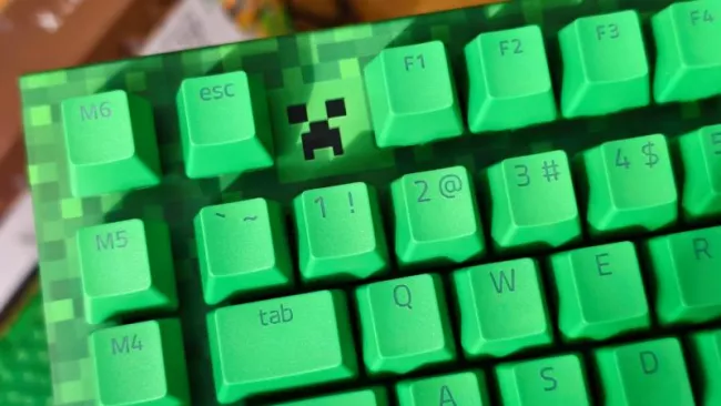 Razer BlackWidow V4 X Minecraft Editionv