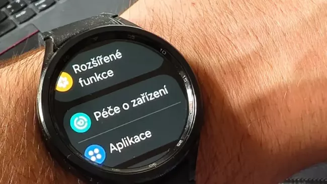 Uvlonění paměti cache na hodinkách Samsung Galaxy Watch