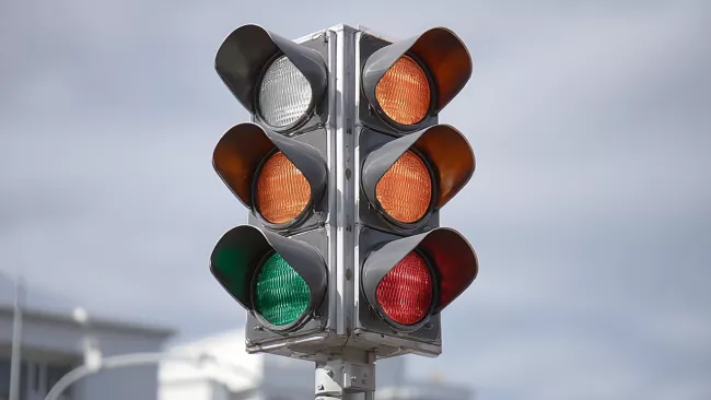 Semafor s bílou barvou, ilustrační 