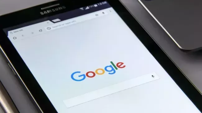 prohlížeč Google Chrome na displeji tabletu