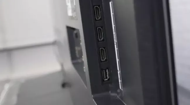 HDMI porty na těle smart TV
