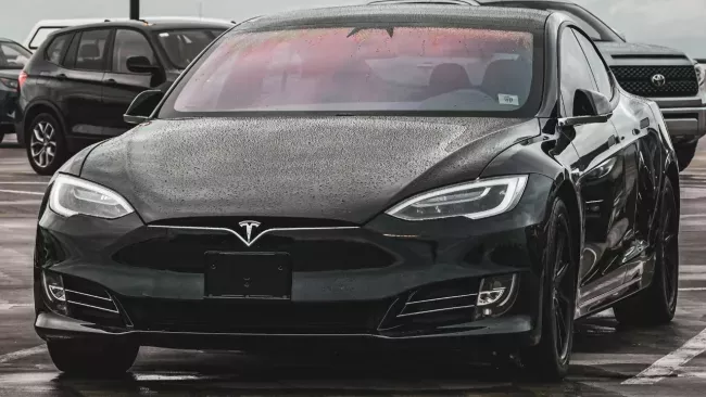 Elektromobil Tesla