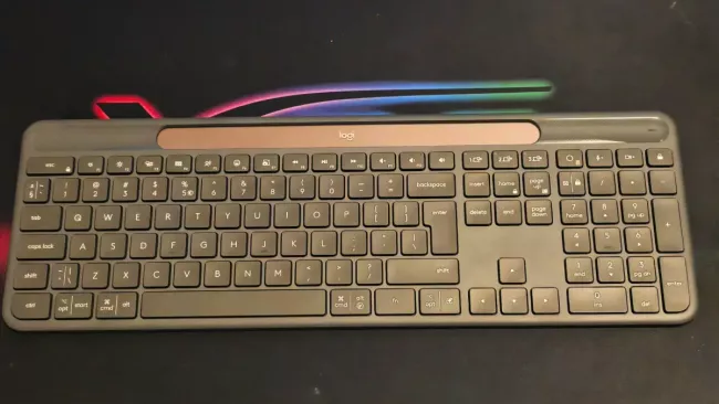 Logitech Signature Slim Solar