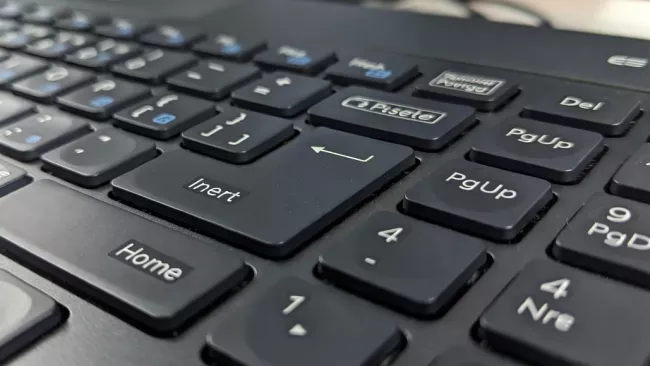 Klávesnice s klávesami Ins, Home, End a dalšími