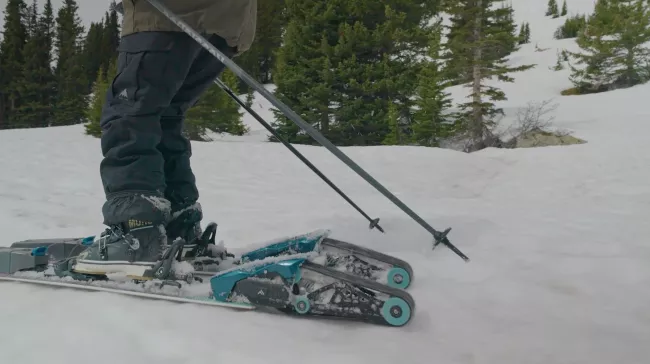 Tohle na sjezdovce vzbudí pozornost. Elektrické lyže vás vytáhnou do kopce bez jediné kapky potu