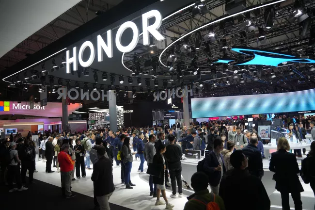 Stánek čínského Honoru na MWC 2025 v Barceloně.
