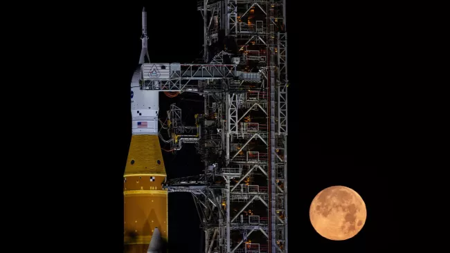 Ozvaly se staré problémy. Proč NASA znovu odložila historický let k Měsíci a kdy přijde další šance?