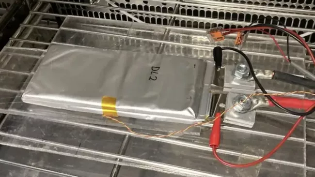 Testování vlastností nové baterie finského startupu