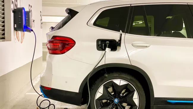 Nabíjející se elektromobil