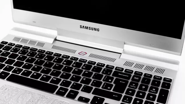 Detail na laptop Samsung